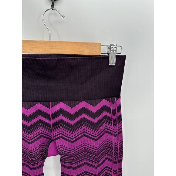 Lululemon Womens Knit Leggings Size 4 Mid Rise Purple Chevron Street Workout - Picture 4 of 8